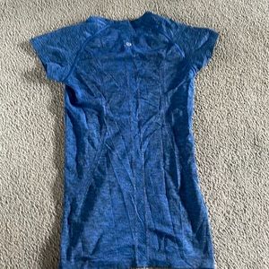 Swiftly tech lulu lemon short sleeve size 4